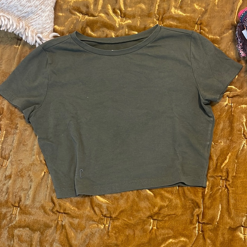 Cute green cropped shirt